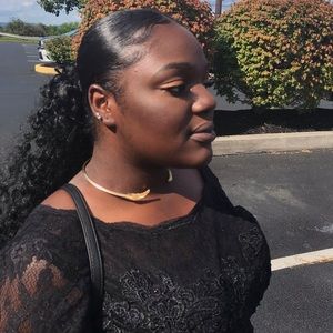 Meet your Posher, Monique